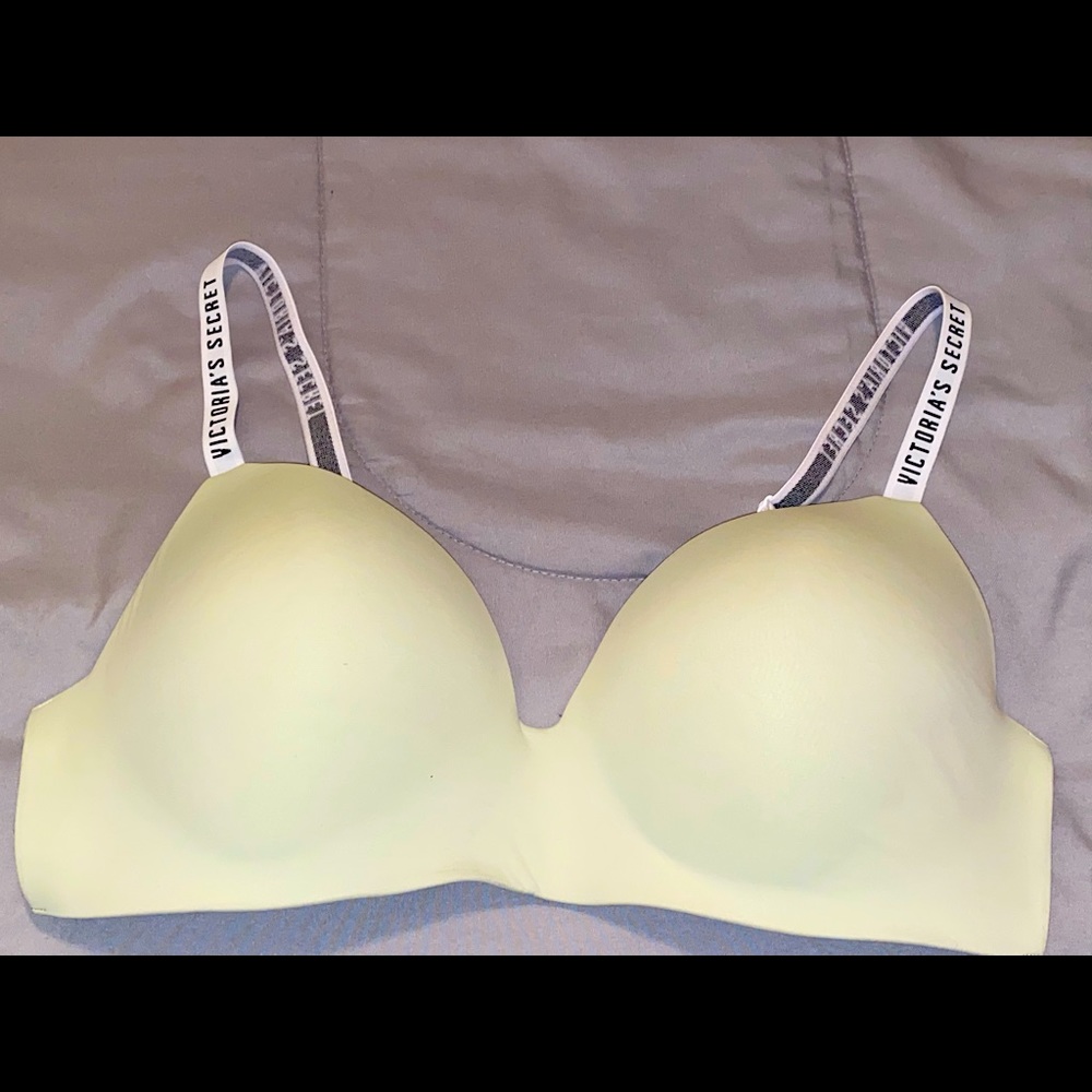 Victoria’s Secret Wireless Bra (40D)